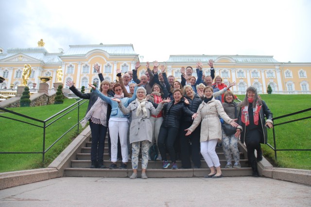 Peterhof - kor i trapp - crazy